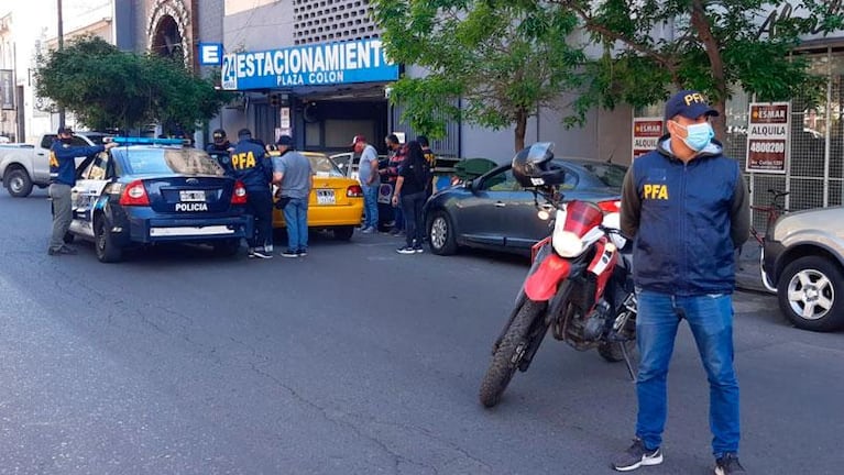 Córdoba: usaba su taxi para repartir drogas que vendía por Telegram