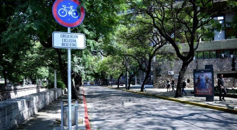 Córdoba: ya rigen las multas por estacionar en cordones amarillos y rojos