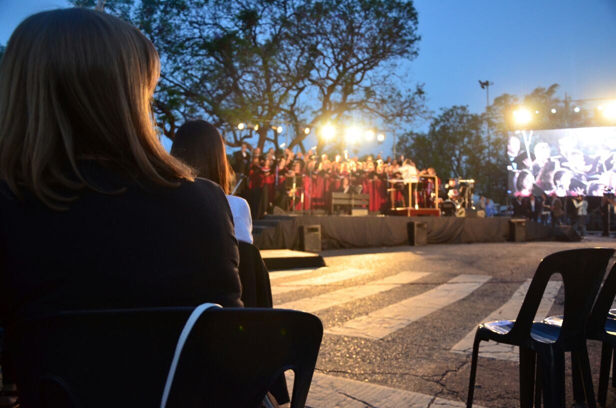 Córdoba ya tiene nuevo arbolito para esperar las fiestas. Foto: Francesco Trombetta / ElDoce.tv.