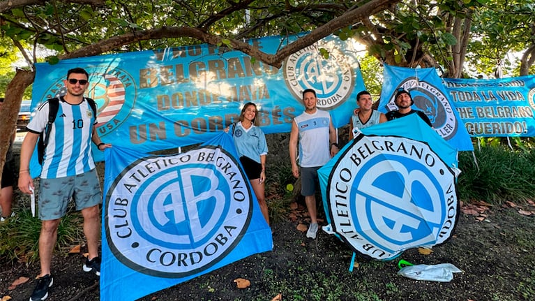 Cordobeses en uno de los banderazos por la Selección en Miami.