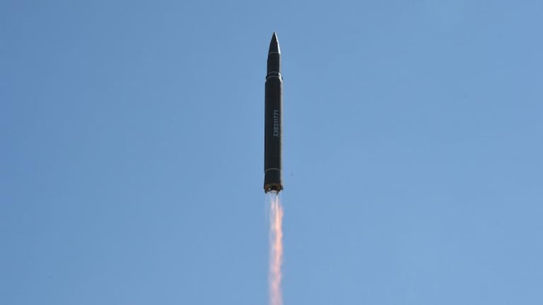 Corea del Norte probó un misil que podría llegar a Estados Unidos