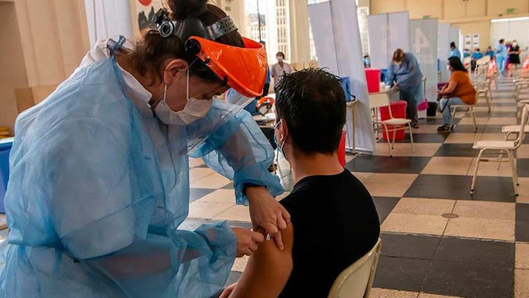 Coronavirus: Córdoba empieza a vacunar a bomberos voluntarios