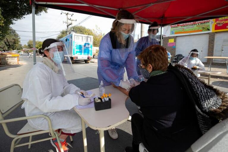 Coronavirus en Córdoba: 34 muertes, 1.669 contagiados y más de 52 mil vacunados en 24hs