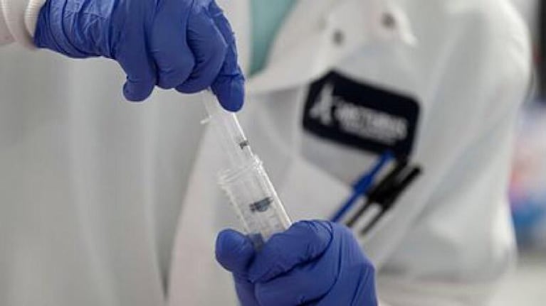 Coronavirus: en Estados Unidos investigan una vacuna que se aplicaría con un parche autoadhesivo