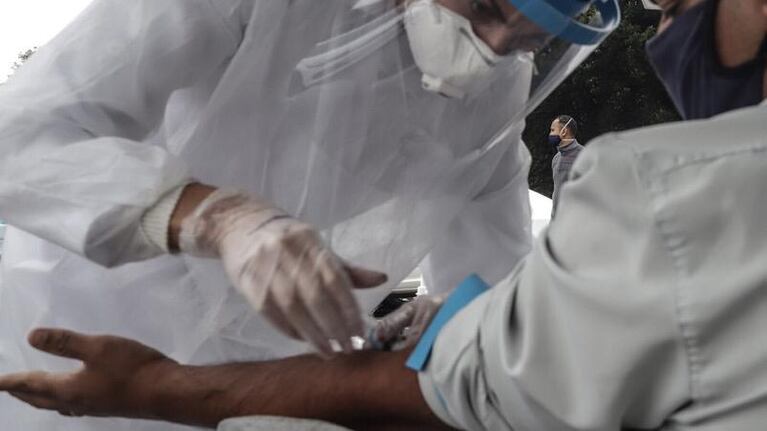 Coronavirus: murió un voluntario que testeaba la vacuna de Oxford en Brasil