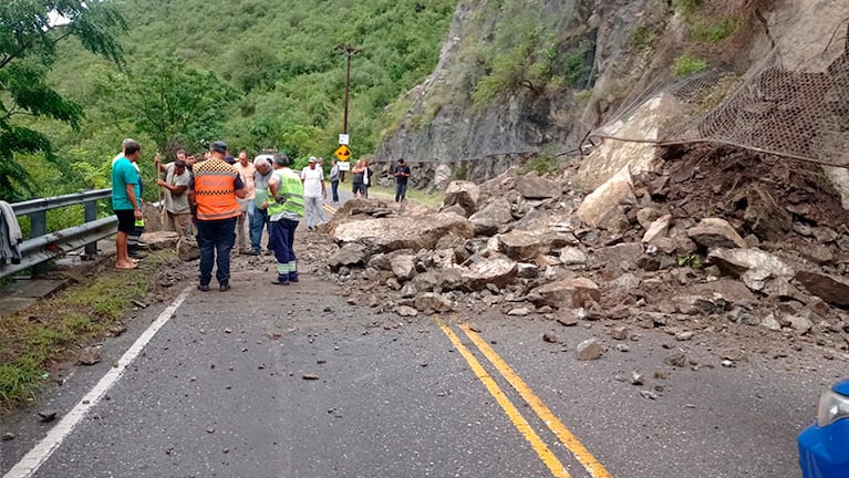 Corte de tránsito en la ruta E-55 por desmoronamiento.