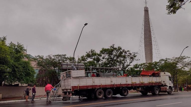 Corte de tránsito por el armado del árbol de Navidad en Córdoba