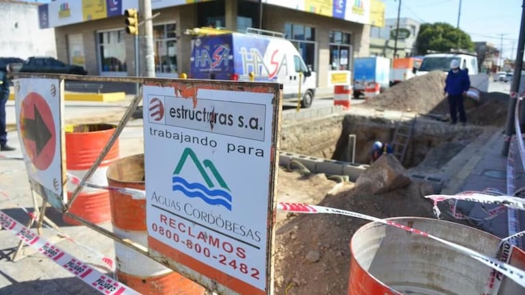 Corte de tránsito por obras de Aguas Cordobesas.