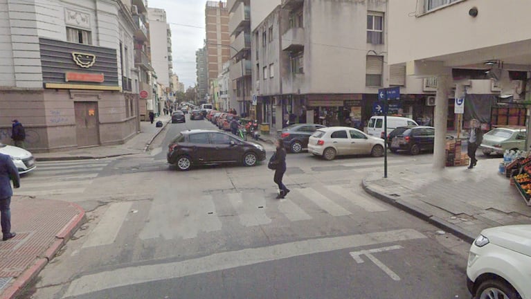 Corte total de tránsito en la esquina de Mariano Fragueiro y 9 de Julio.