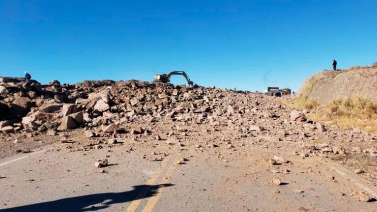 Cortes en el camino de las Altas Cumbres por nuevas voladuras