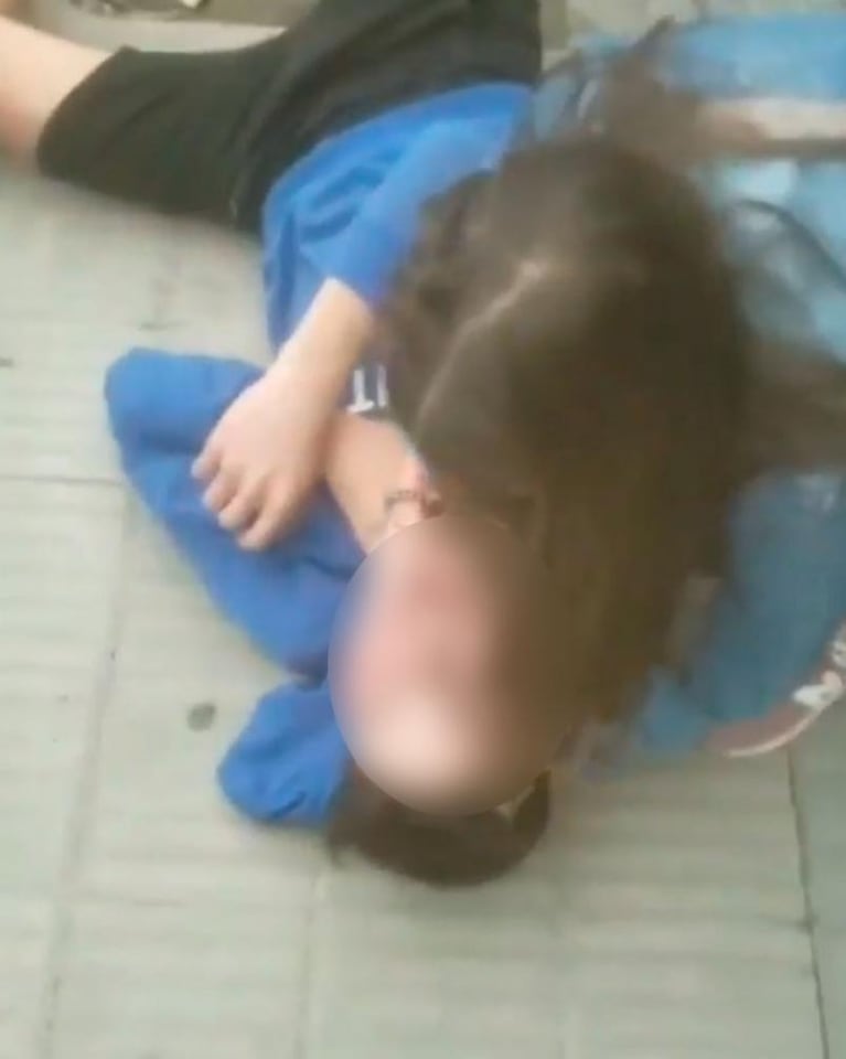 Cosquín: se filtró un nuevo video de la joven que agredió a su novio y se golpeó sola