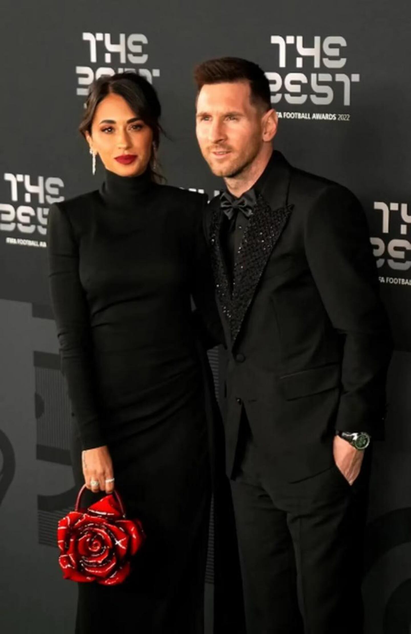 Cotizada en millones: cómo es y cuánto cuesta la cartera que usó Antonela en la gala The Best