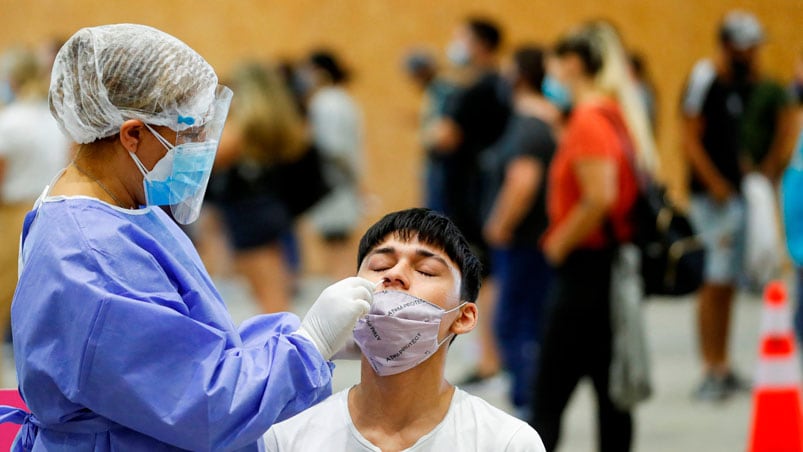 Covid-19: bajó la positividad y fue el día del año con menos casos confirmados