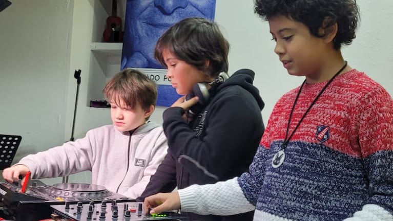 Crearon un taller de DJ para niños: "Queremos acercar la música a las infancias"