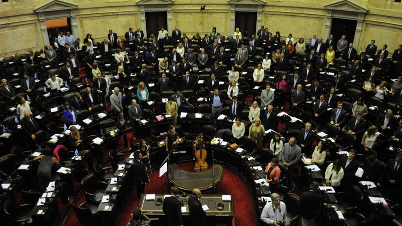 Crece la polémica por el ingreso de los legisladores.