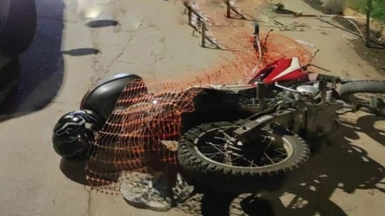 Creen que el motociclista perdió el control por unas vallas de contención de una obra.