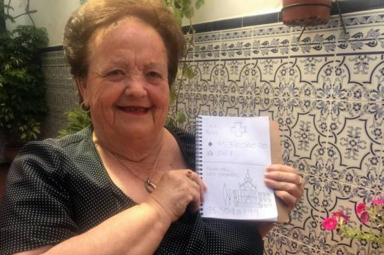 Creó una ingeniosa agenda de teléfonos para su abuela que no sabe leer