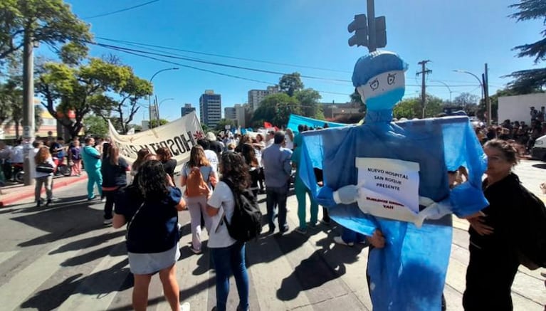 Crisis de residentes en Córdoba: por qué hay cada vez menos pediatras y clínicos