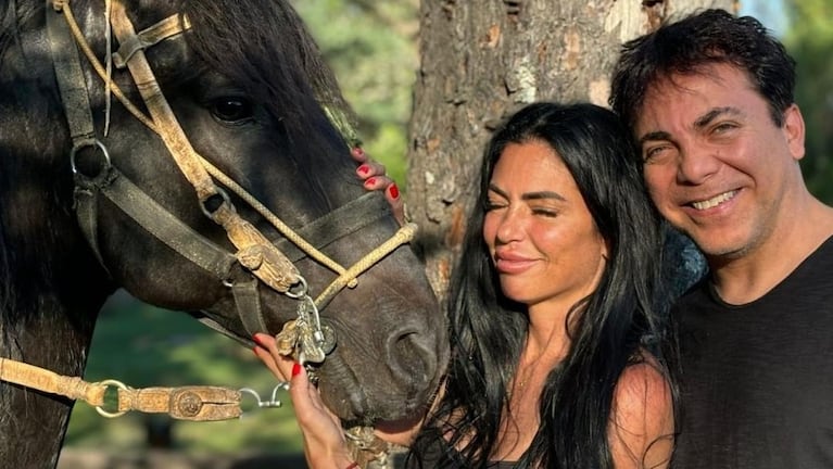 Cristian Castro y Mariela Sánchez disfrutaron de un día de campo en Alta Gracia.