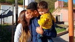 Cristian se reencontró con su mujer y su pequeño hijo.