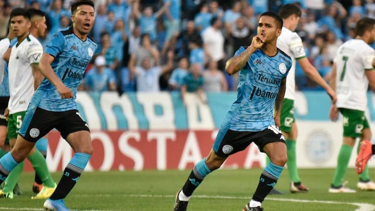 Cristian Techera celebró el gol con un gesto de silencio.