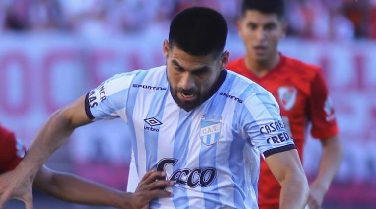 Cristian Villagra se alejará del fútbol para donar la médula