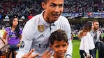 Cristiano Jr tiene la parada, la presencia y, al parecer, el talento de papá.