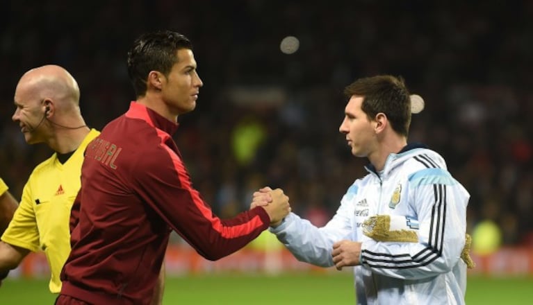 Cristiano y Messi, dos leyendas que marcan una era en el fútbol.