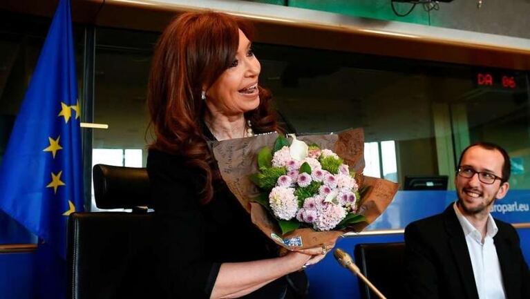 Cristina criticó a Macri y a los medios en el Parlamento Europeo