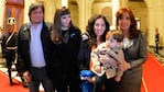 Cristina junto a sus dos hijos, su nuera y su primer nieto. 