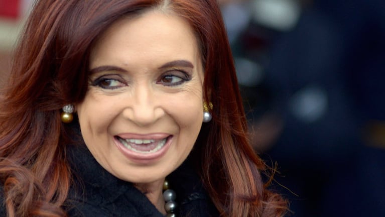Cristina Kirchner aparece en un librito infantil que se reparte en las plazas