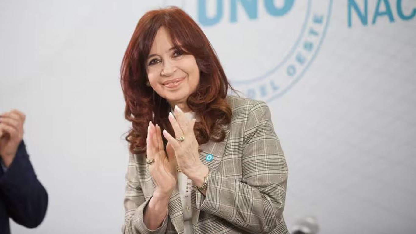 Cristina Kirchner cruzó a Milei: “Largue la escuela austríaca, agarre el manual argentino y siéntese a gobernar” (Foto: Universidad del Oeste).