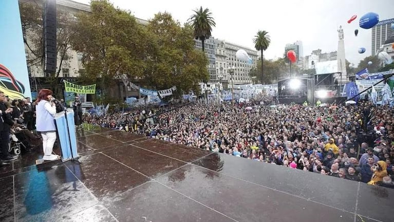 Cristina Kirchner en Plaza de Mayo: "Este gobierno es mejor que el que hubiera sido otro de Macri"