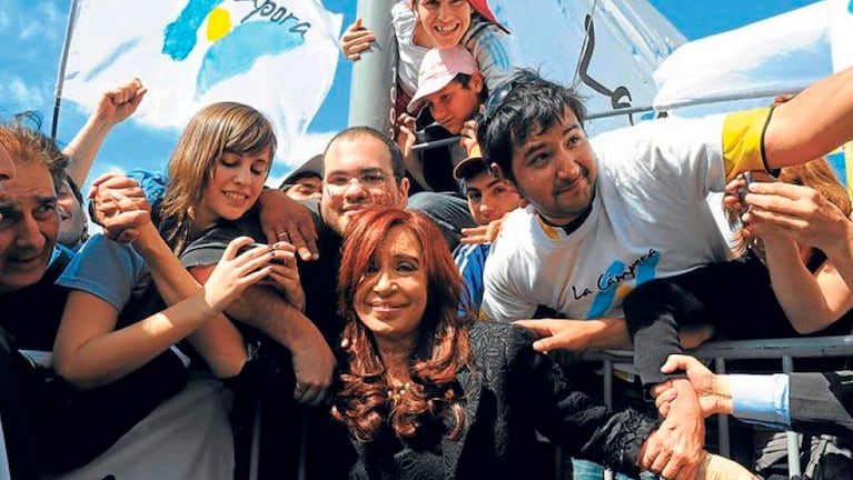 Cristina Kirchner junto a integrantes de La Cámpora.