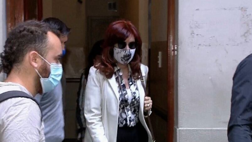 Cristina Kirchner llegó al Sanatorio Otamendi a las 6:42 de la mañana.