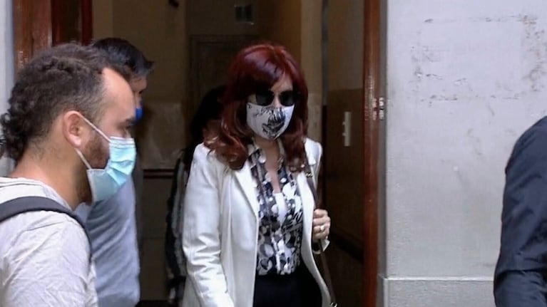 Cristina Kirchner llegó al Sanatorio Otamendi a las 6:42 de la mañana.