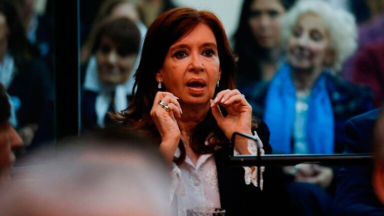 Cristina Kirchner no hizo declaraciones antes de entrar al juzgado.