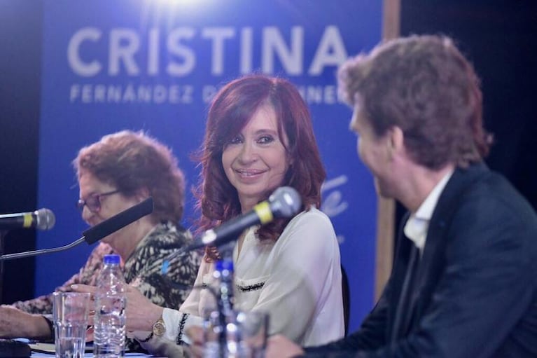 Cristina Kirchner presentó su libro y militantes K agredieron a una periodista de TN