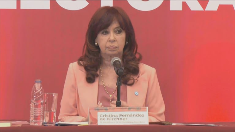 Cristina Kirchner reaparece para dar una charla sobre política electoral en medio de la tensión por Venezuela. (Foto: captura)