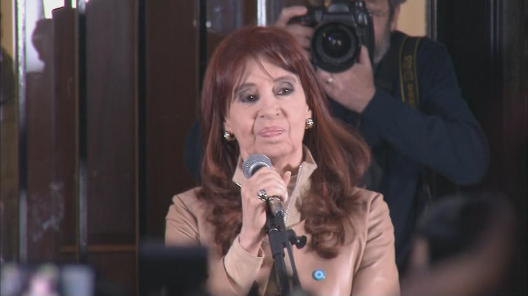 Cristina Kirchner se encuentra con prisión domiciliaria tras el fallo de la Corte.