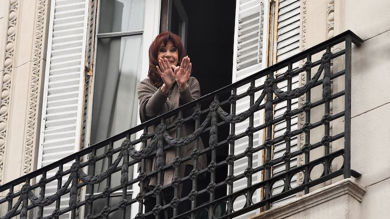 Cristina Kirchner sigue cumpliendo prisión domiciliaria en San José 1111.