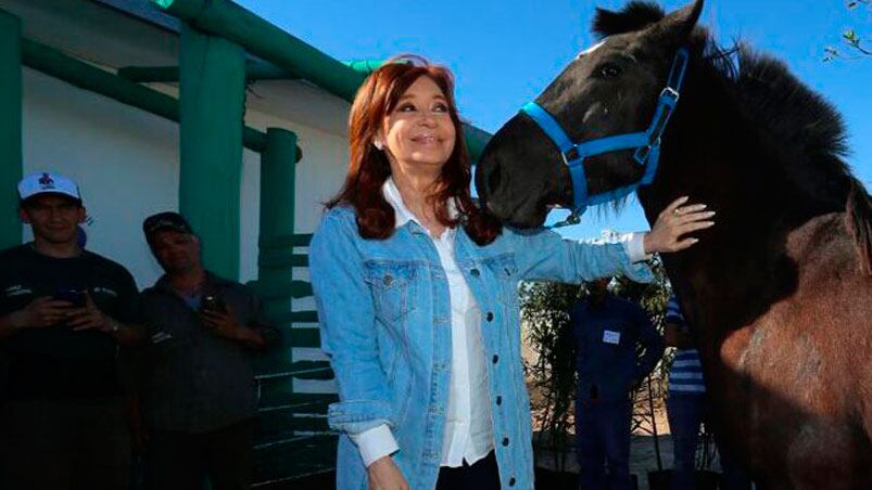 Cristina Kirchner visitó Berazategui haciendo campaña.