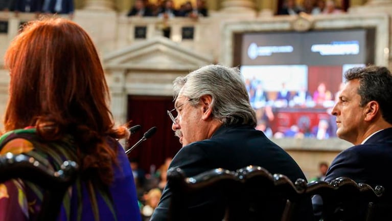 Cristina Kirchner y Sergio Massa acompañaron a Fernández en el discurso en el Congreso.