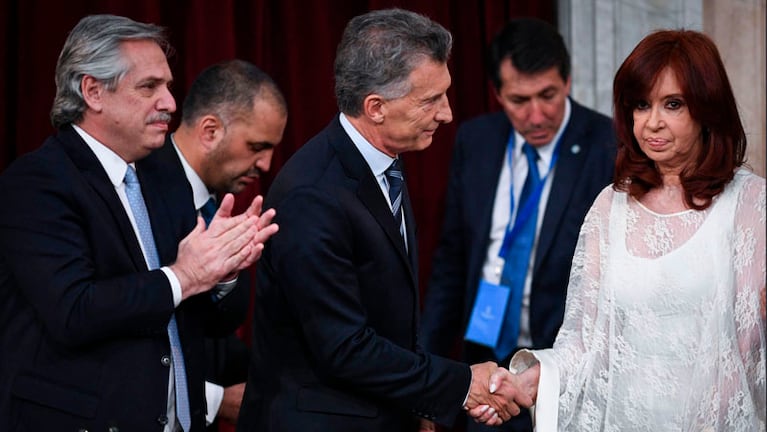 Cristina no quiso mirar a Macri. Foto: AFP.