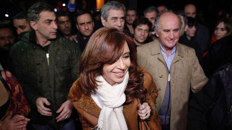 Cristina se mostró sonriente al bajar del avión.