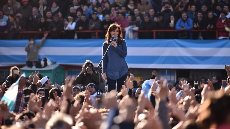Cristina volvió al ruedo político con un acto multitudinario.