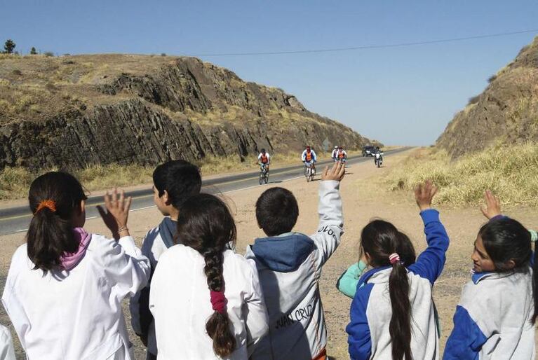 Cruce por la Educación 2021: en bici, recorren el país por los sueños de estudiantes