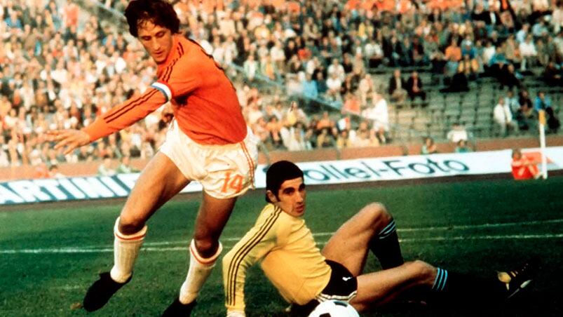 Cruyff fue figura del Ajak, Barcelona y la selección de Holanda.