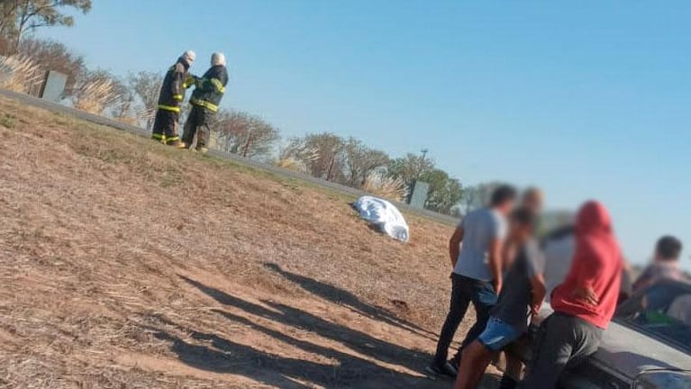 Cruzó la ruta corriendo y murió atropellado por una camioneta en Sacanta