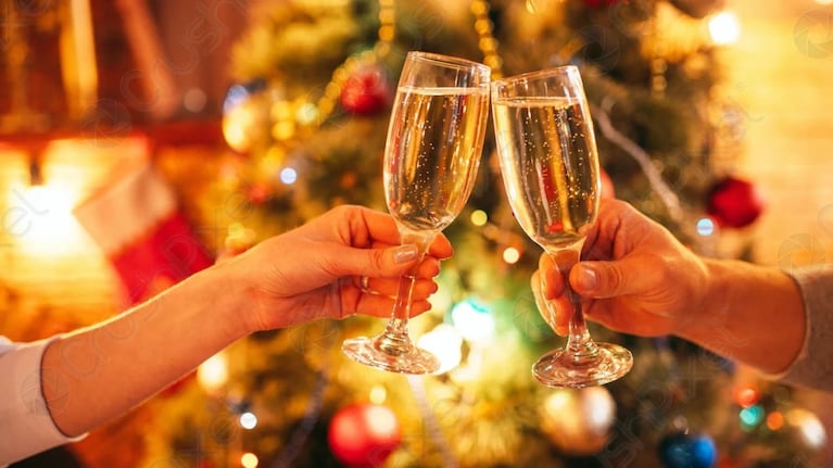 Cuál es la forma correcta de brindar en Navidad: el paso a paso fundamental